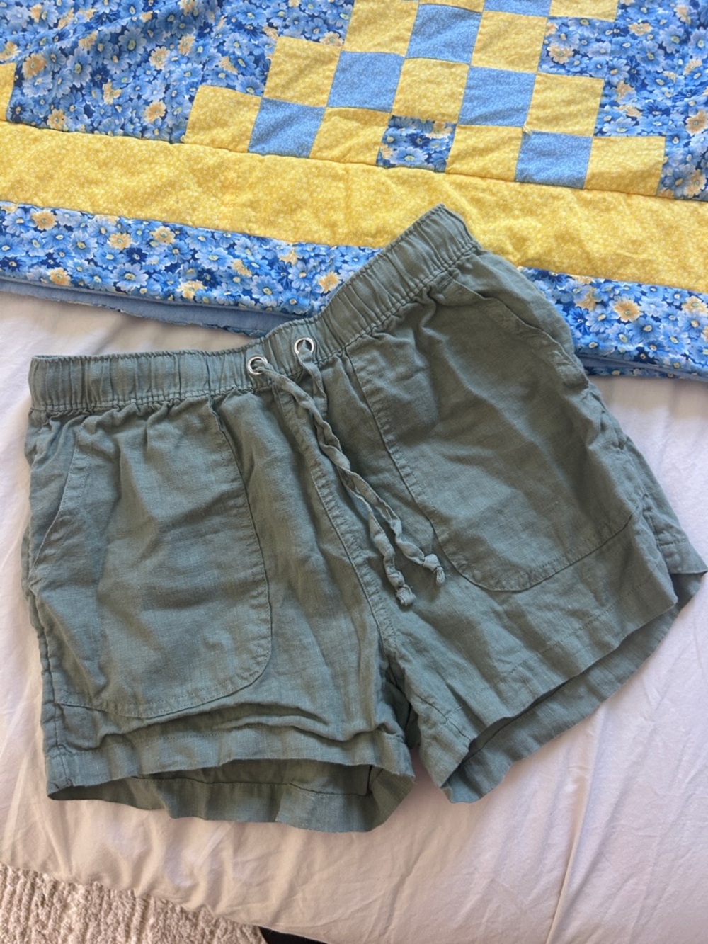 C&C California olive linen shorts size small
